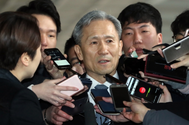 Ex-defense minister grilled over alleged political meddling