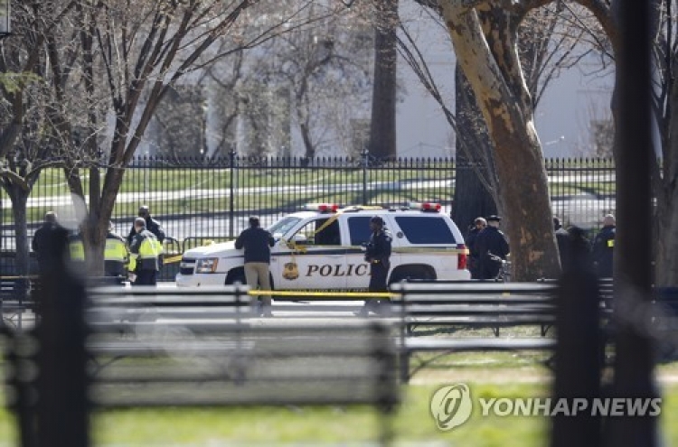 총기논란 와중에…백악관 '앞마당'서 권총자살