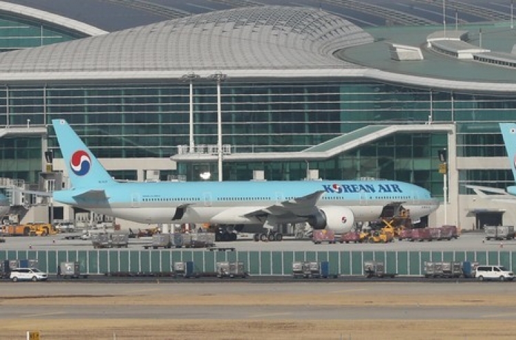 Minor collision of Korean Air plane delays departure