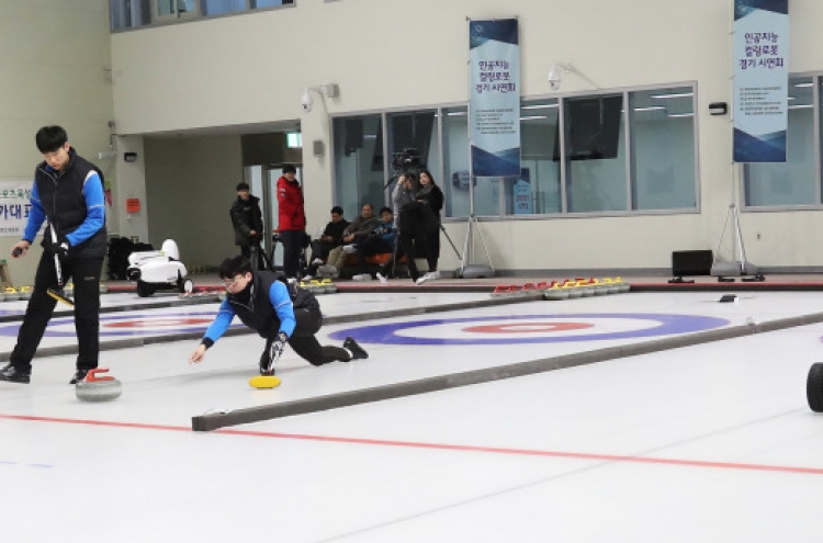 Human players beat AI robots in curling game