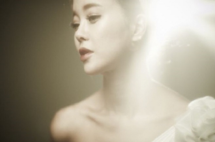 Baek Ji-young popular in North: defector