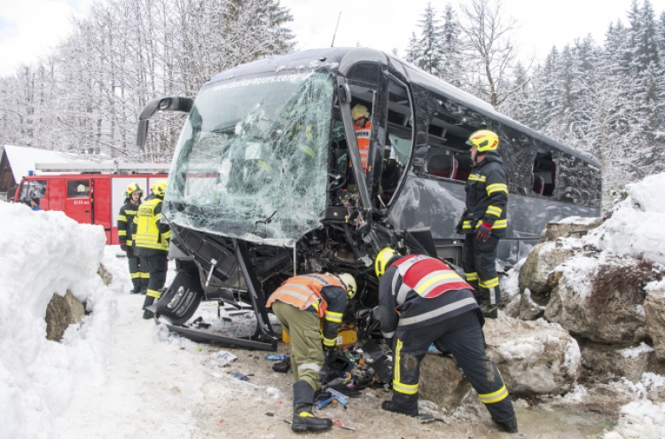 Korean tourists injured in bus accident in Austria