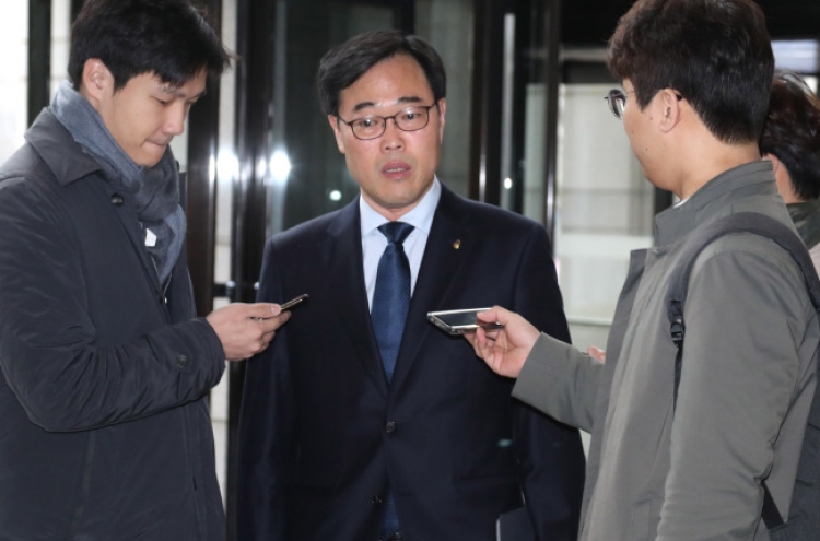 Head of financial watchdog apologizes again over sponsored overseas trips