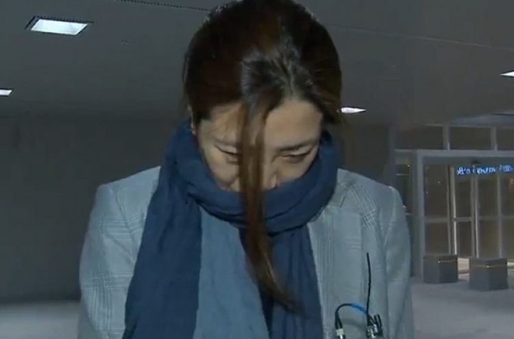 Police raid Korean Air in probe of chairman's daughter