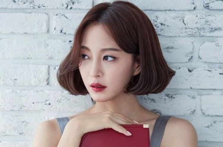 Doctor who performed lipoma procedure on actress Han Ye-seul admits fault