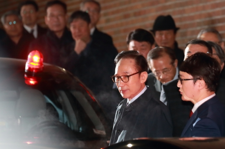 Trial begins for ex-leader Lee Myung-bak in corruption scandal