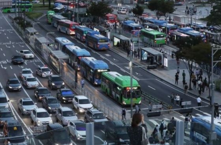 Young Koreans more likely to leave work on time: data