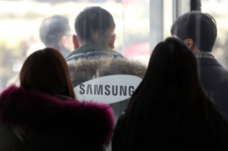 Individual investors flock to Samsung Electronics after stock split