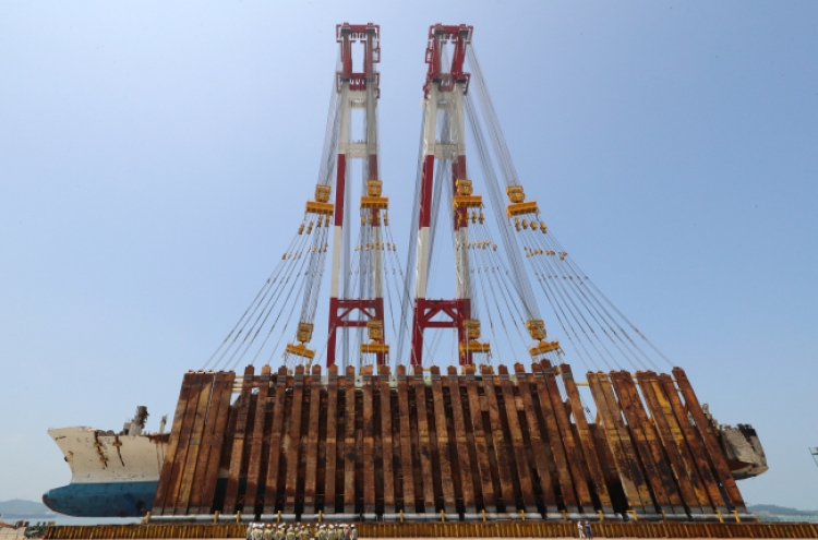 Sewol ferry set upright for further search of victims