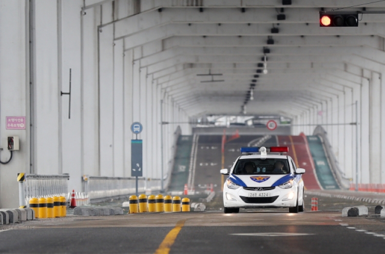 [Photo News] Floods cause bridge closure, but weather to clear by weekend