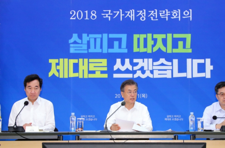 Moon calls for fiscal expansion to respond to slow growth, polarization