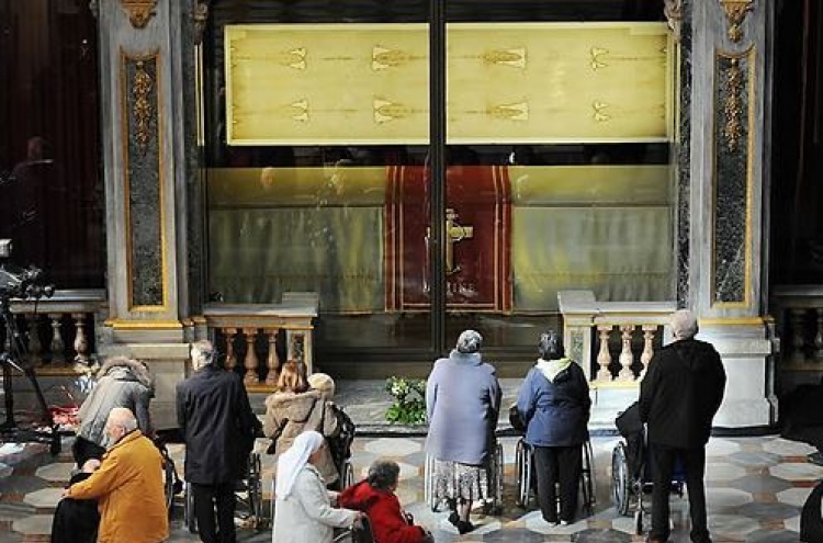"이탈리아 토리노의 예수 수의 핏자국 절반은 가짜"