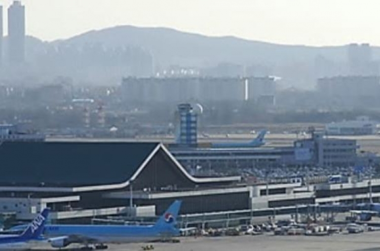 Lotte, Shilla, Shinsegae, Doosan submit bids for duty-free shop at Gimpo airport