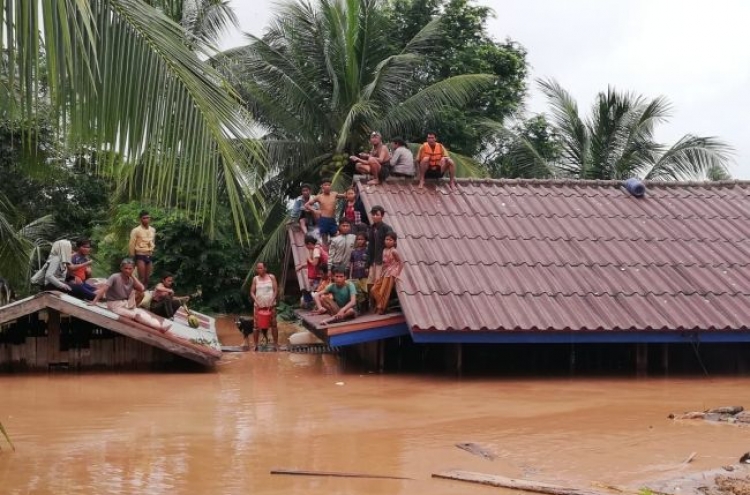 SK E&C sends helicopters, boats to Laos dam collapse site