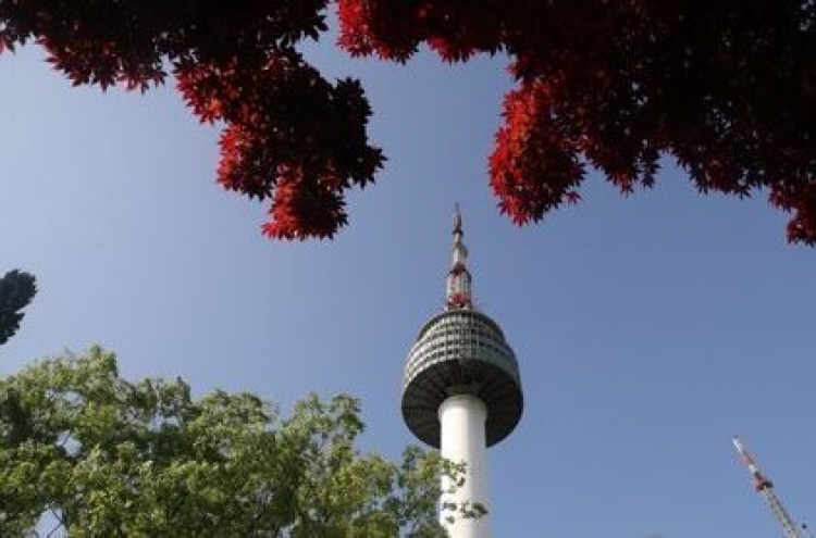 More foreign tourists visiting N Seoul Tower