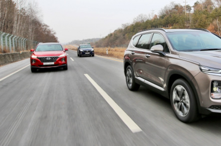 [Behind the Wheel] Hyundai’s Santa Fe family SUV is bigger, safer