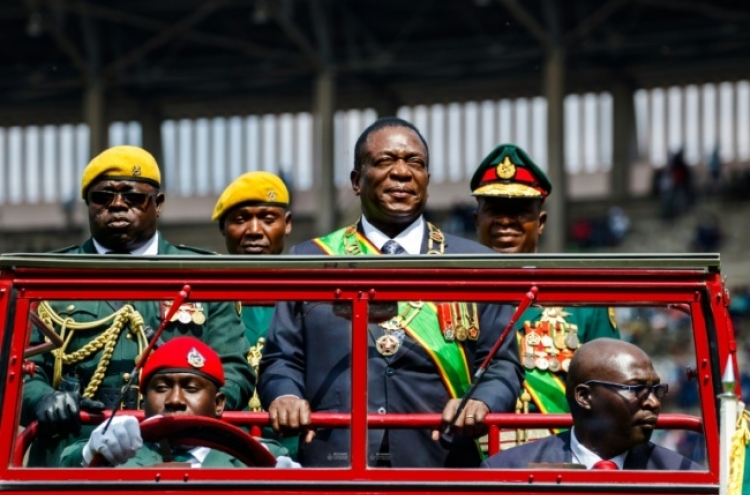 Emmerson Mnangagwa sworn in as president of Zimbabwe