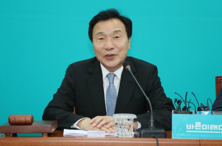 New minor party head calls on Moon to revise income-driven growth policy