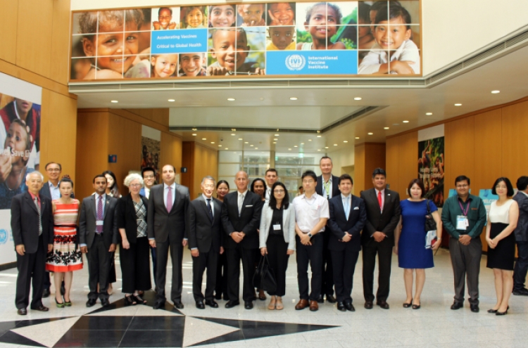 Foreign envoys learn about vaccines at IVI