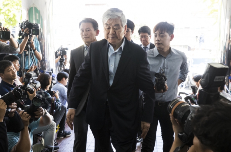 Police question Korean Air chairman for using company money for home security