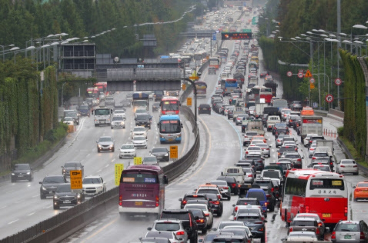 [Weather] Temperatures to plunge after autumn rain nationwide