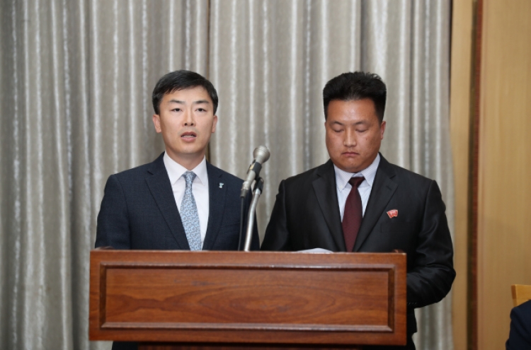 South and North Koreans call for resumption of exchanges