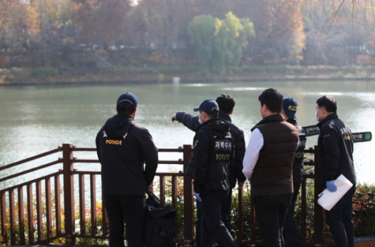 [Newsmaker] Body of missing college student recovered from Seokchon Lake
