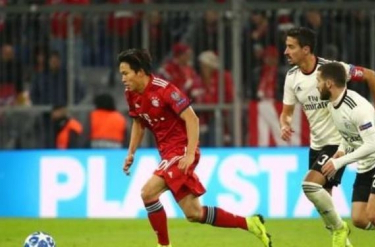 Teen football prospect makes Bayern Munich first-team debut in UEFA Champions League