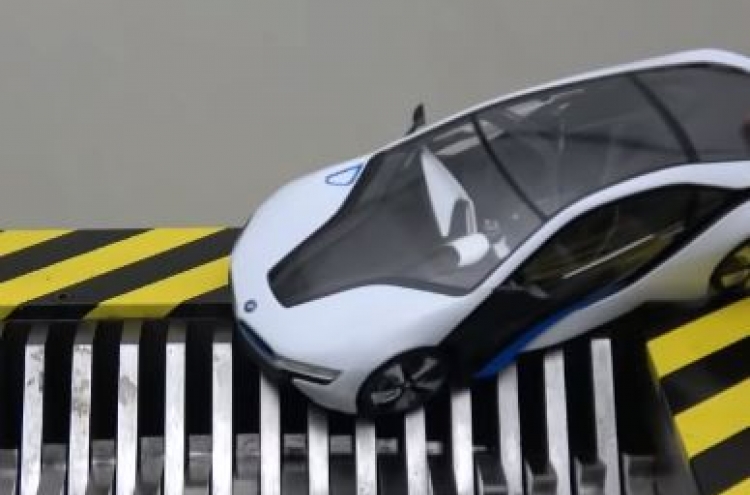 (영상) BMW ‘산산조각’… 무시무시한 파쇄기의 위력