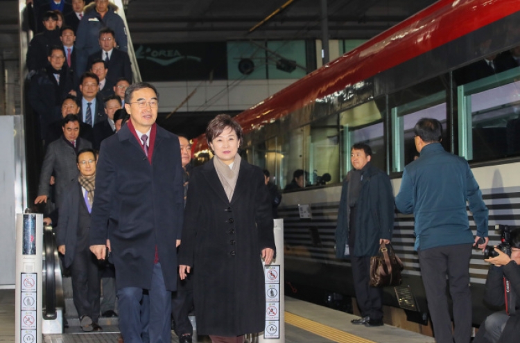 Koreas kick off groundbreaking ceremony for railways and roads