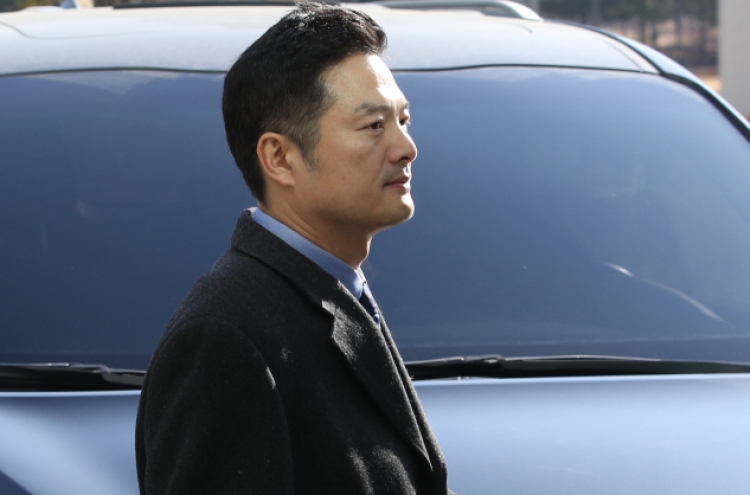 [Newsmaker] Prosecution raids Kim Tae-woo’s office