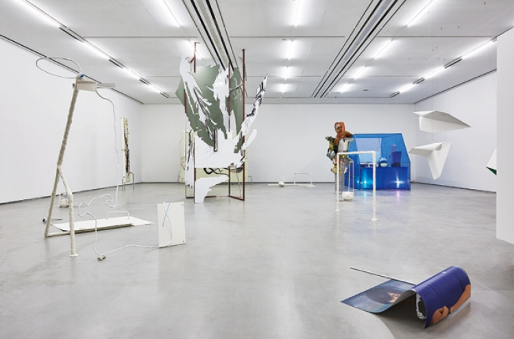 Doosan Gallery‘s exhibition of young curators seeks news ways to introduce artworks