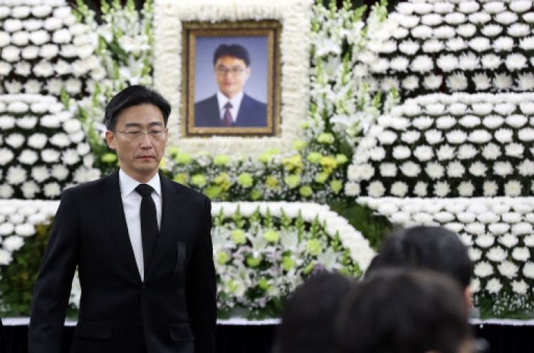 [From the scene] Koreans mourn overworked doctor’s death