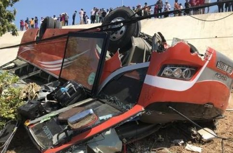 Vietnamese driver killed, 7 S. Korean tourists injured in bus accident