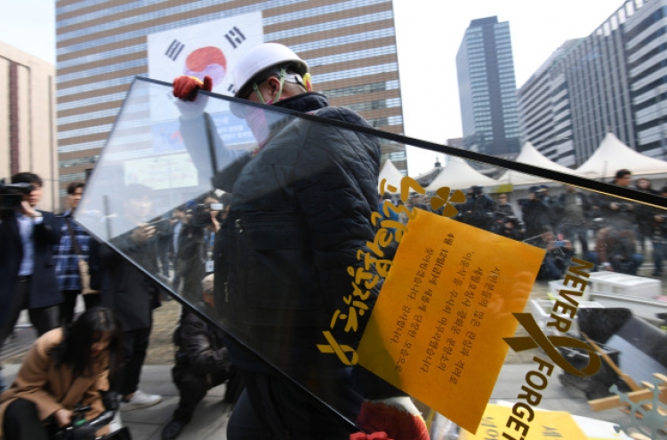 Altar for ferry victims removed from Gwanghwamun after 5 years