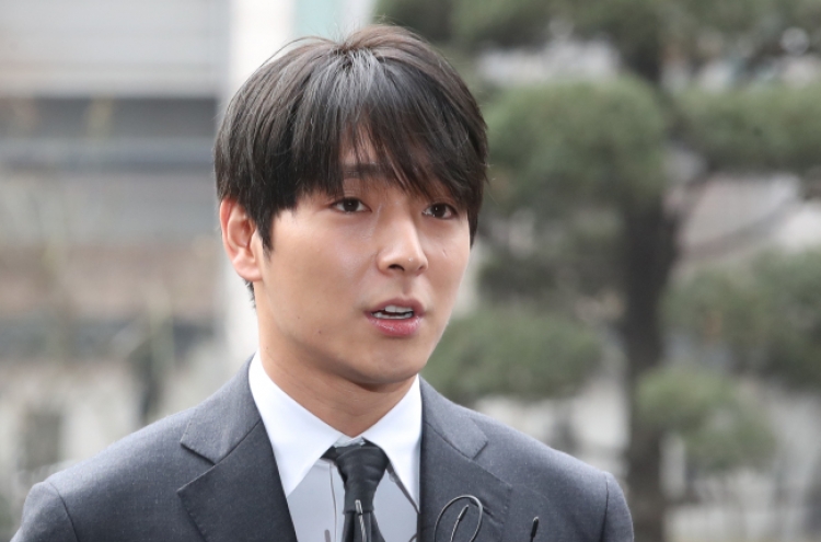 Ex-FT Island member files complaint against woman over alleged blackmail