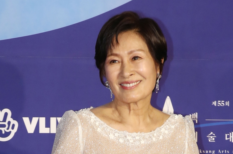 Veteran actress Kim Hye-ja wins grand prize at Baeksang Awards