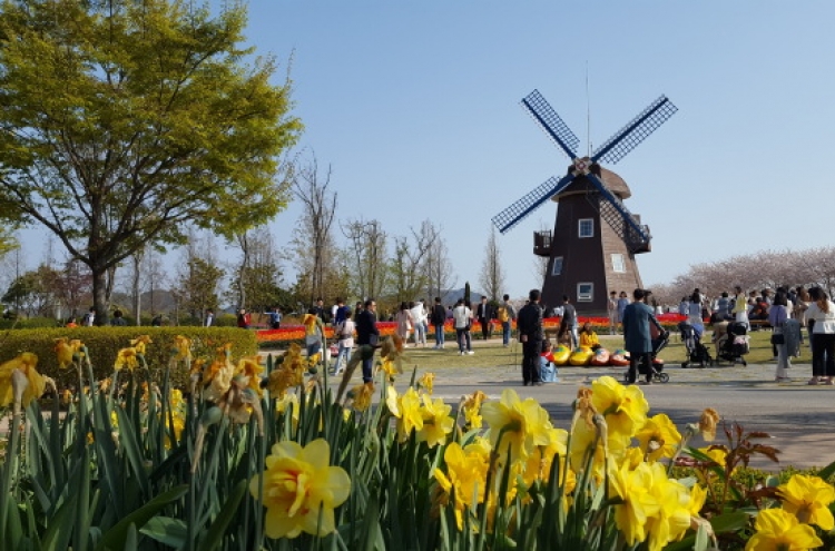 Into wetlands of Suncheon Bay, onto garden of Korea