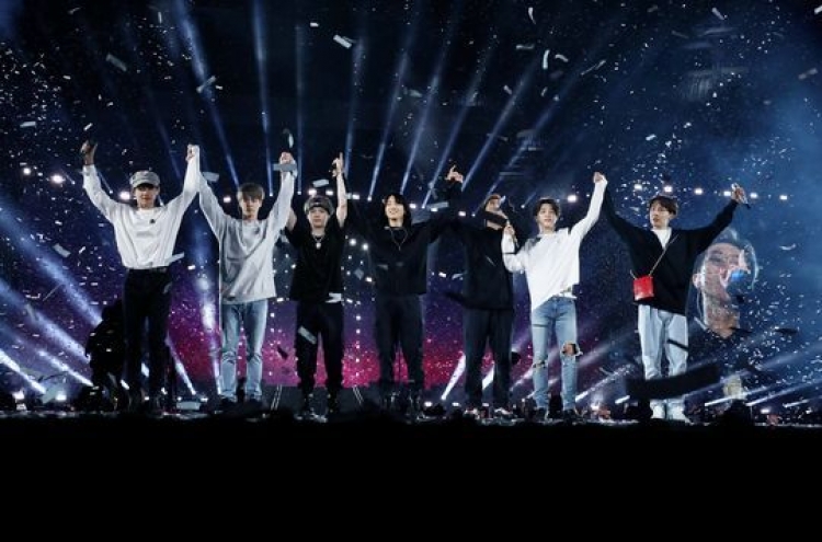 BTS wraps up US tour, drawing 320,000 fans