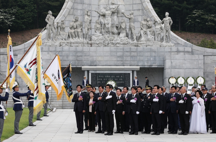 [Photo News] Families of veterans and patriots mark Memorial Day