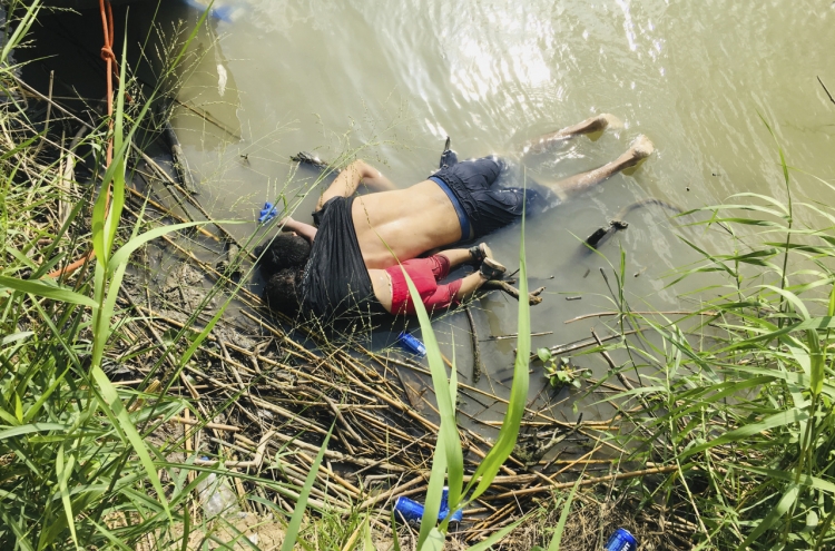 Father-daughter border drowning highlights migrants' perils