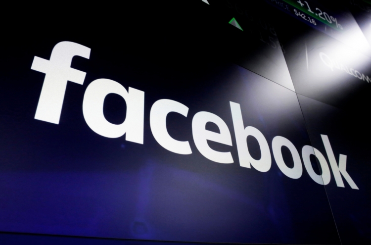 Outage hits Facebook services worldwide