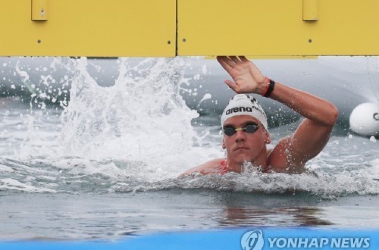 Hungarian swimmer takes 1st gold medal of competition