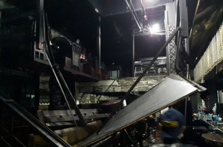 Gwangju police chief vows thorough probe into balcony collapse