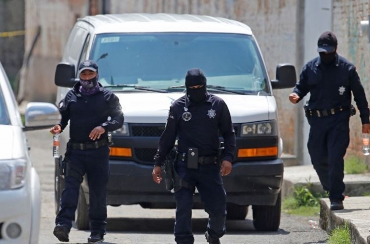 다리에 내걸린 시신들…멕시코 갱 다툼에 살해된 시신 19구 발견