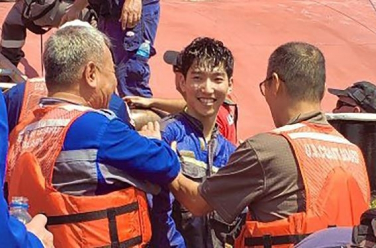 All 4 Korean crew members rescued from capsized vessel off US coast