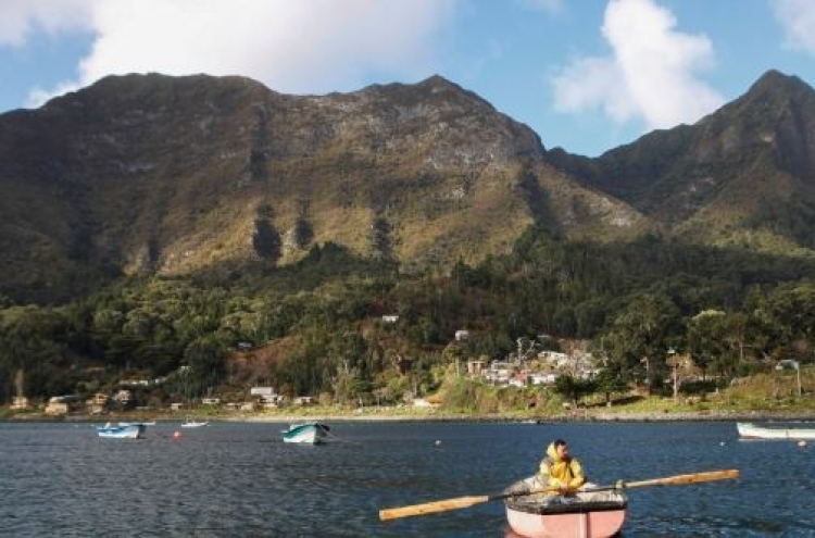 칠레 로빈슨 크루소섬 '보물찾기' 둘러싸고 환경 파괴 논란