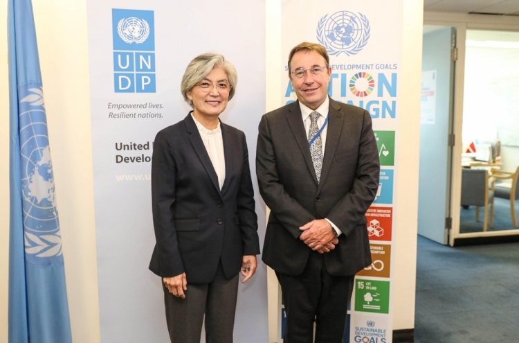 FM Kang meets UNDP chief, holds talks on NK projects