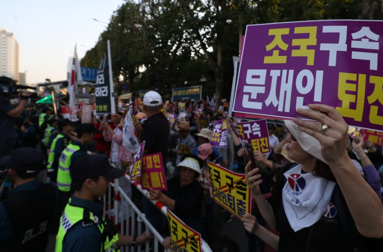 Large-scale rally held to support justice minister, reform drive