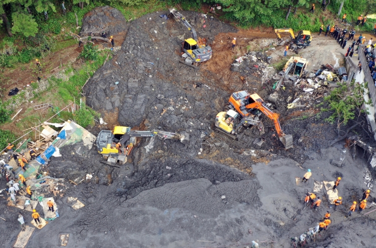 [Newsmaker] Another dead in Busan landslide; typhoon death tolls hits 10